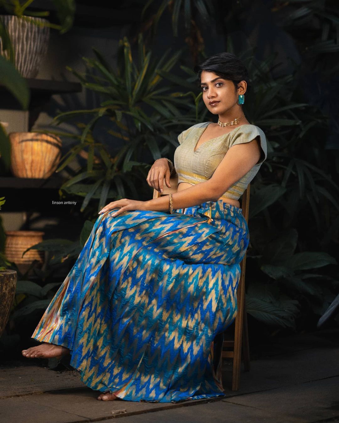 എന്താണ് പരിപാടി? വൈറ്റ് ഗൗണിട്ട് കുസൃതി ചിരിയുമായി നടി അനാർക്കലി മരയ്ക്കാർ... ബ്രൈഡൽ ലുക്ക് വൻ വൈറൽ