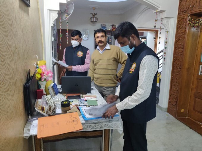 ACB Officials Raid On 15 Govt Officers House Across Karnataka - Oneindia