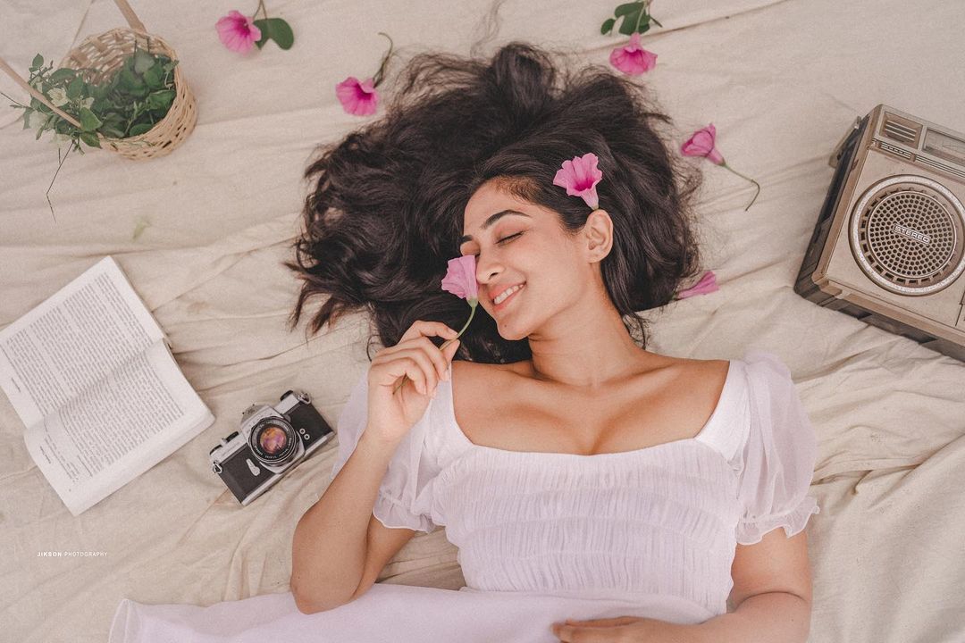 ഫോട്ടോസ് പൊളിച്ചു; ഒന്നും പറയാനില്ല; ദീപ്തി സതിയുടെ ചിത്രങ്ങള്‍ ഏറ്റെടുത്ത് സോഷ്യല്‍ മീഡിയ