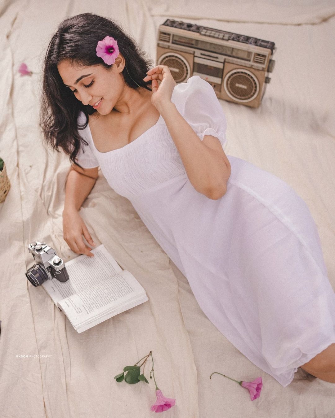 ഫോട്ടോസ് പൊളിച്ചു; ഒന്നും പറയാനില്ല; ദീപ്തി സതിയുടെ ചിത്രങ്ങള്‍ ഏറ്റെടുത്ത് സോഷ്യല്‍ മീഡിയ