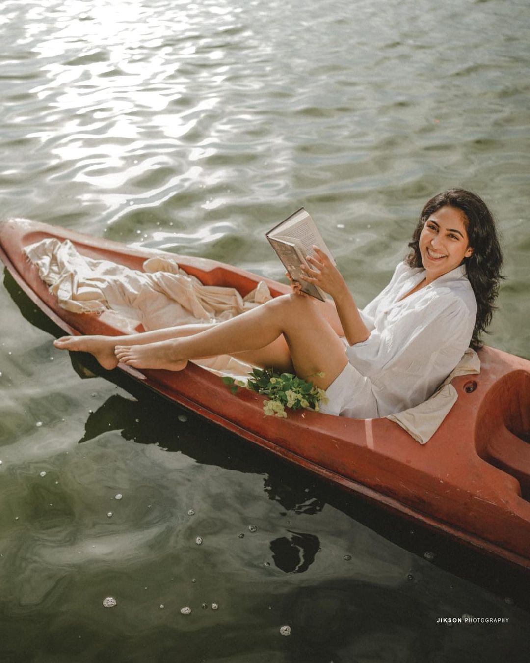 ഫോട്ടോസ് പൊളിച്ചു; ഒന്നും പറയാനില്ല; ദീപ്തി സതിയുടെ ചിത്രങ്ങള്‍ ഏറ്റെടുത്ത് സോഷ്യല്‍ മീഡിയ