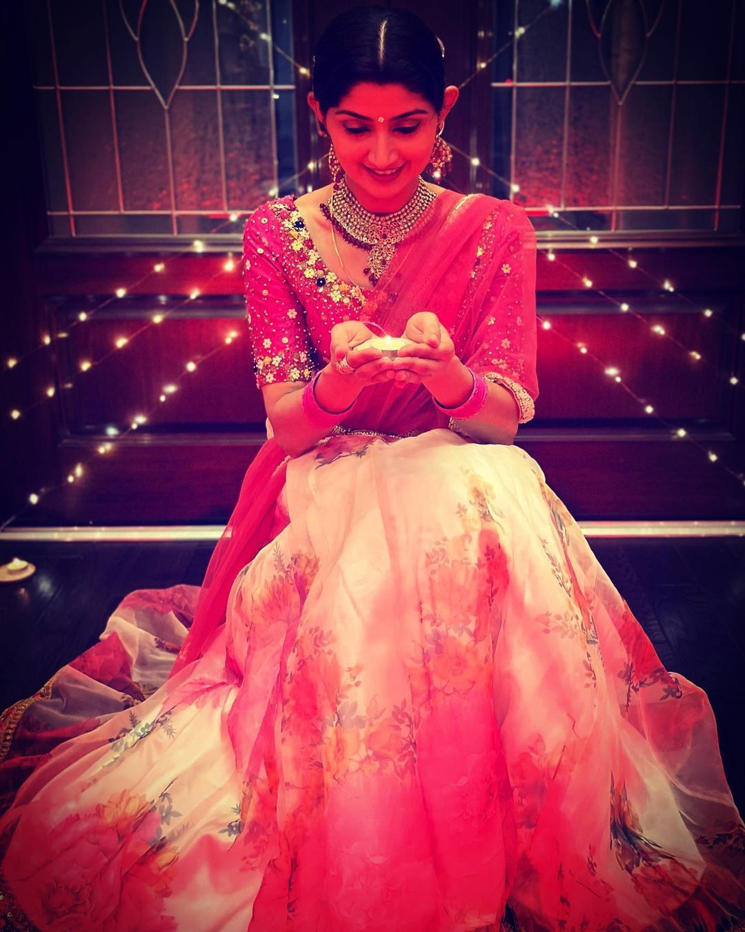 അമ്മയെ പോലെ തന്നെ സുന്ദരി; ദിവ്യ ഉണ്ണിയുടെയും മകളുടെയും ചിത്രങ്ങള്‍ ഏറ്റെടുത്ത് സോഷ്യല്‍ മീഡിയ