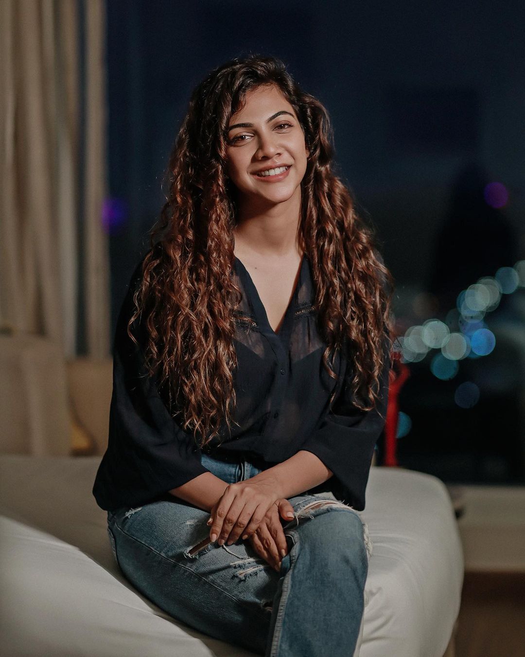 കര്‍ളി ലുക്കില്‍ മഡോണ, നടിയുടെ പുതിയ ചിത്രങ്ങള്‍ വൈറല്‍