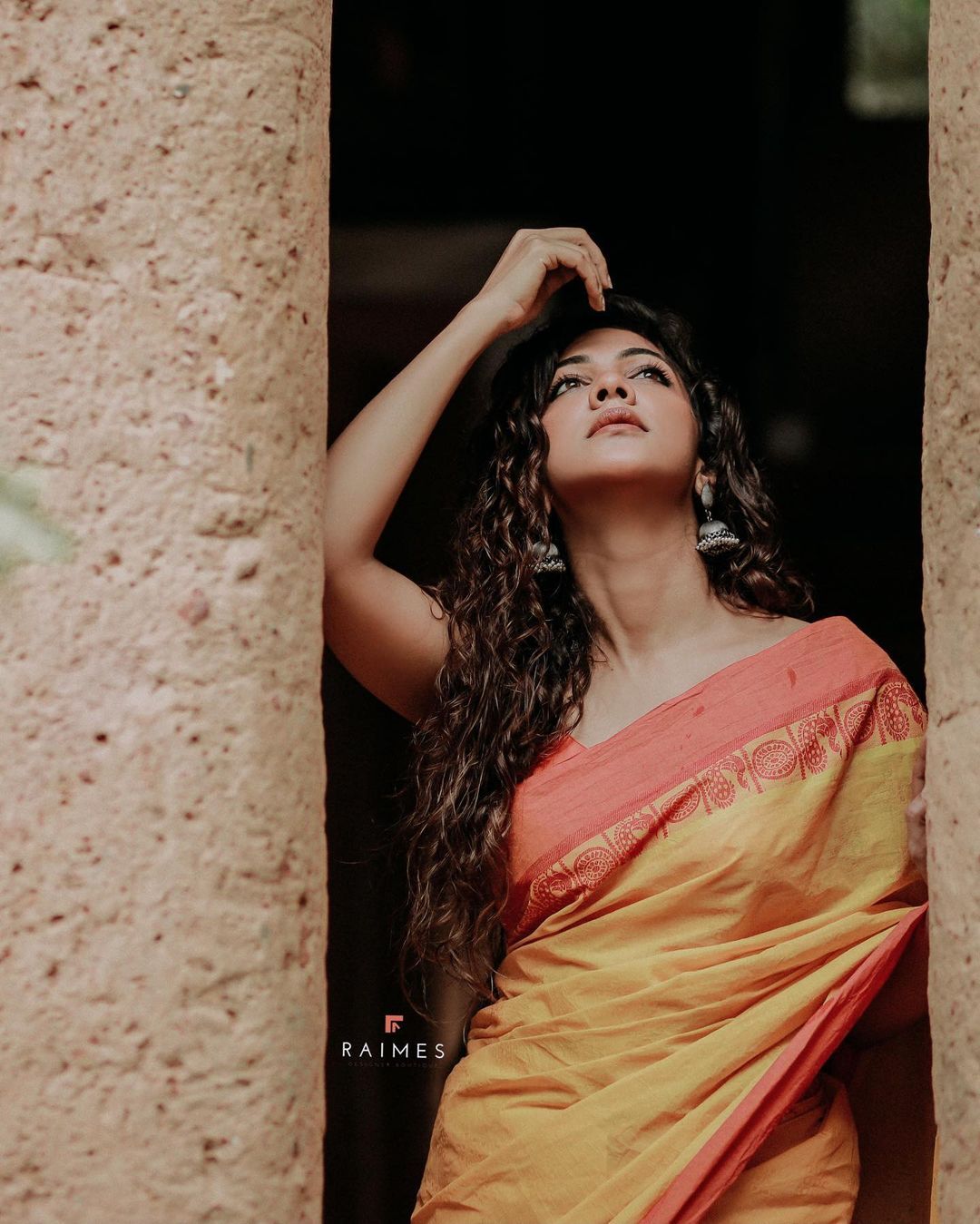 ചിന്താവിഷ്ടയായ മഡോണ; എന്തുപറ്റിയെന്ന് ആരാധകര്‍, പുതിയ ഫോട്ടോഷൂട്ട് വൈറല്‍