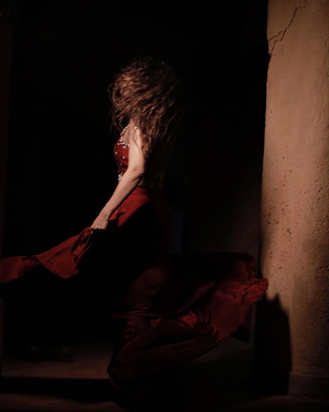 ഫോട്ടോഷൂട്ട് എല്ലാം വെറൈറ്റി ആണല്ലോ; ലുക്ക് പൊളിയാണ്; മഡോണയോട് ആരാധകര്‍