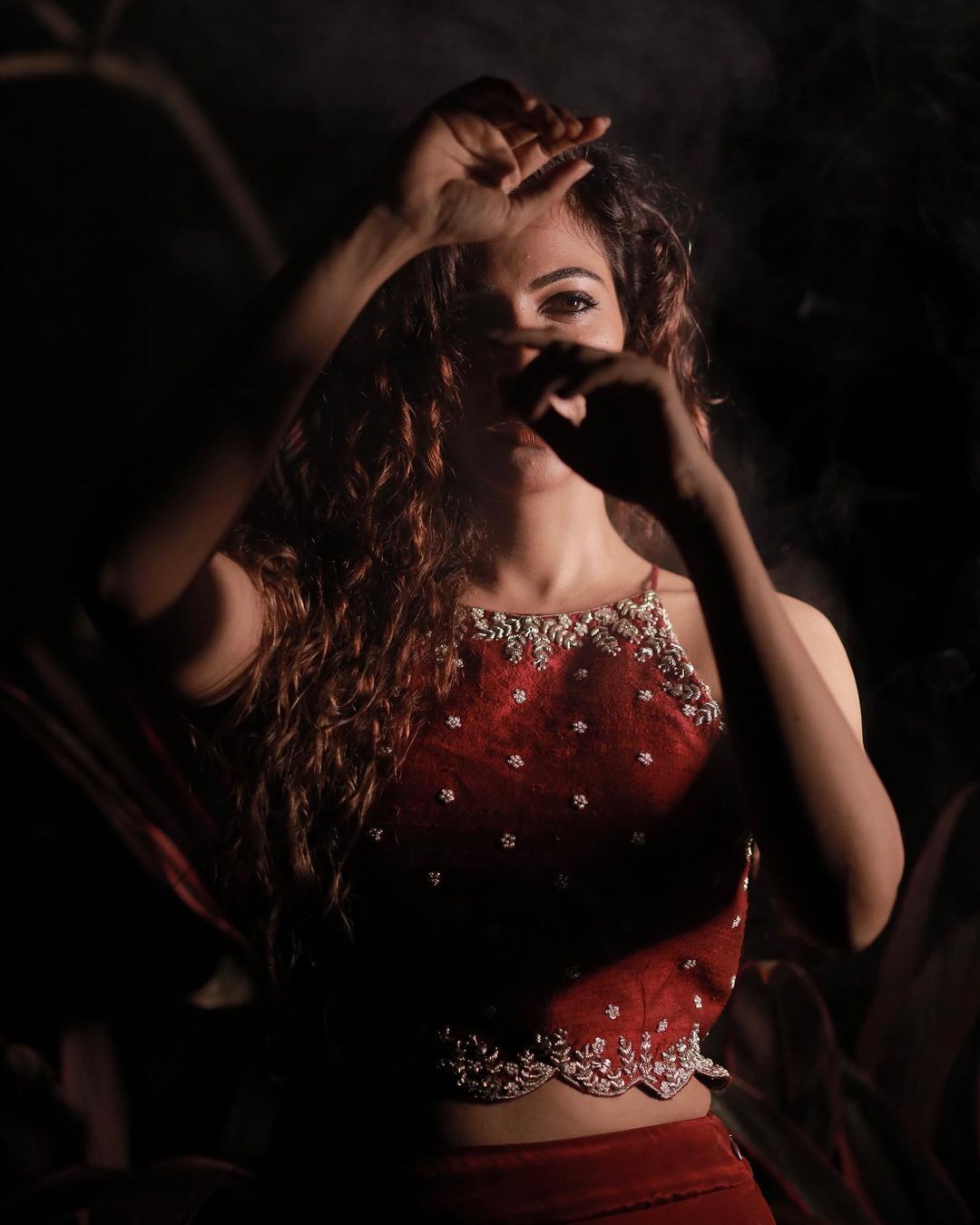 ഫോട്ടോഷൂട്ട് എല്ലാം വെറൈറ്റി ആണല്ലോ; ലുക്ക് പൊളിയാണ്; മഡോണയോട് ആരാധകര്‍