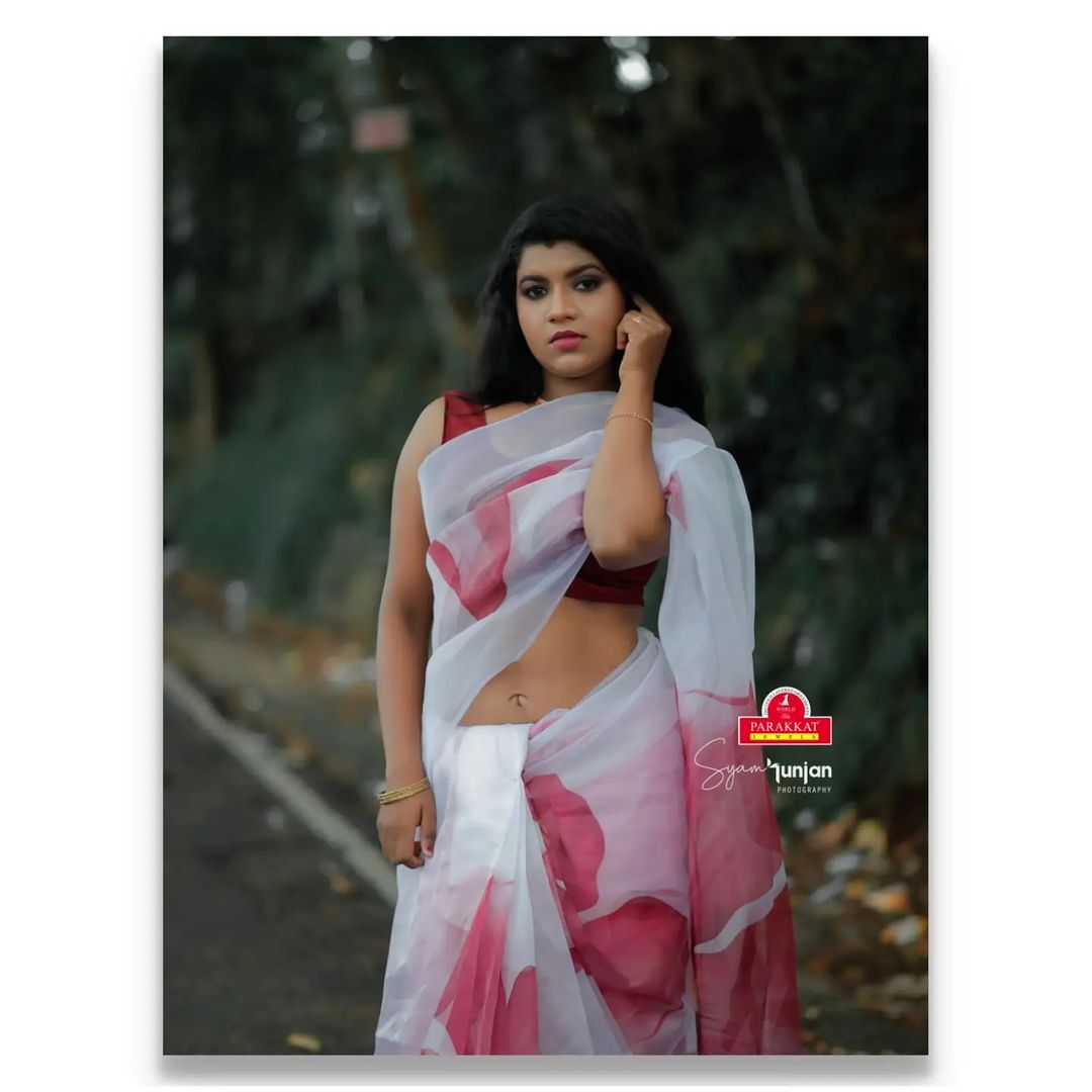 ഗ്ലാമറസ് കുറച്ച് കൂടിപ്പോയോ; ഹീറ ശ്രീനിവാസിന്റെ ഫോട്ടോഷൂട്ട് ഏറ്റെടുത്ത് സോഷ്യല്‍ മീഡിയ