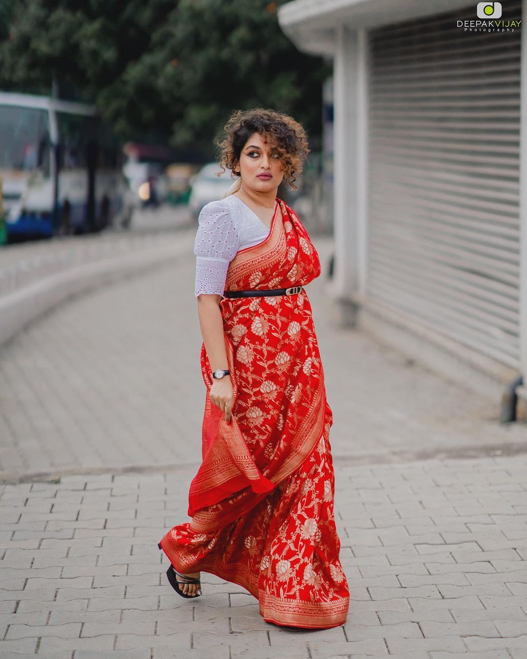 ബംഗളൂരുവില്‍ ചായ കുടിച്ച് ഉല്ലസിച്ച് പ്രയാഗ മാര്‍ട്ടിന്‍; ഫോട്ടോഷൂട്ട് പൊളിച്ചെന്ന് ആരാധകര്‍