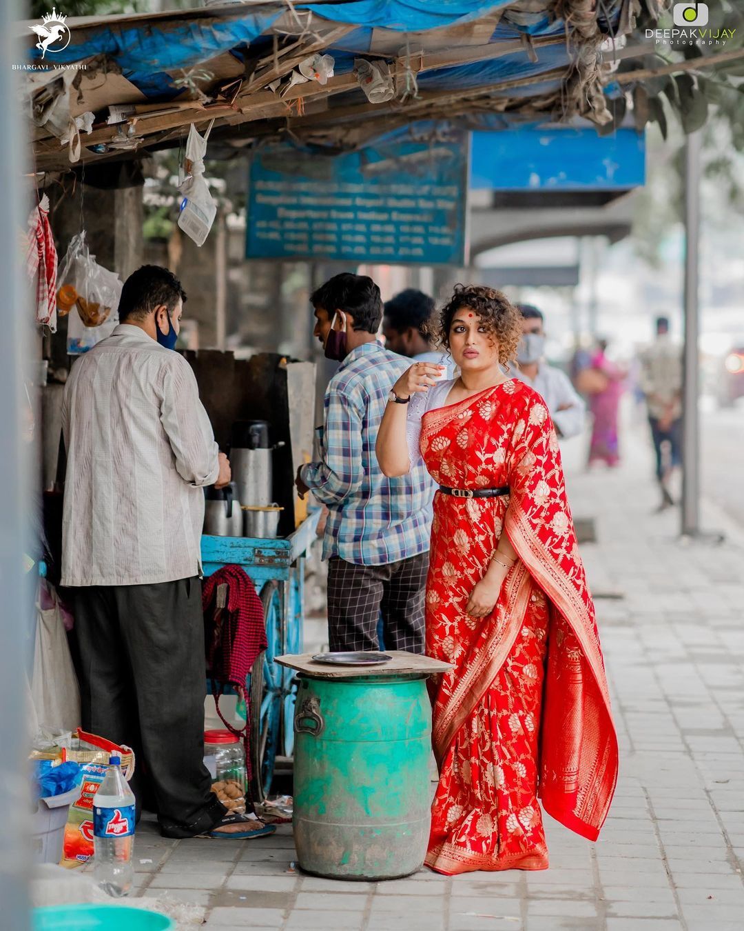 ബംഗളൂരുവില്‍ ചായ കുടിച്ച് ഉല്ലസിച്ച് പ്രയാഗ മാര്‍ട്ടിന്‍; ഫോട്ടോഷൂട്ട് പൊളിച്ചെന്ന് ആരാധകര്‍