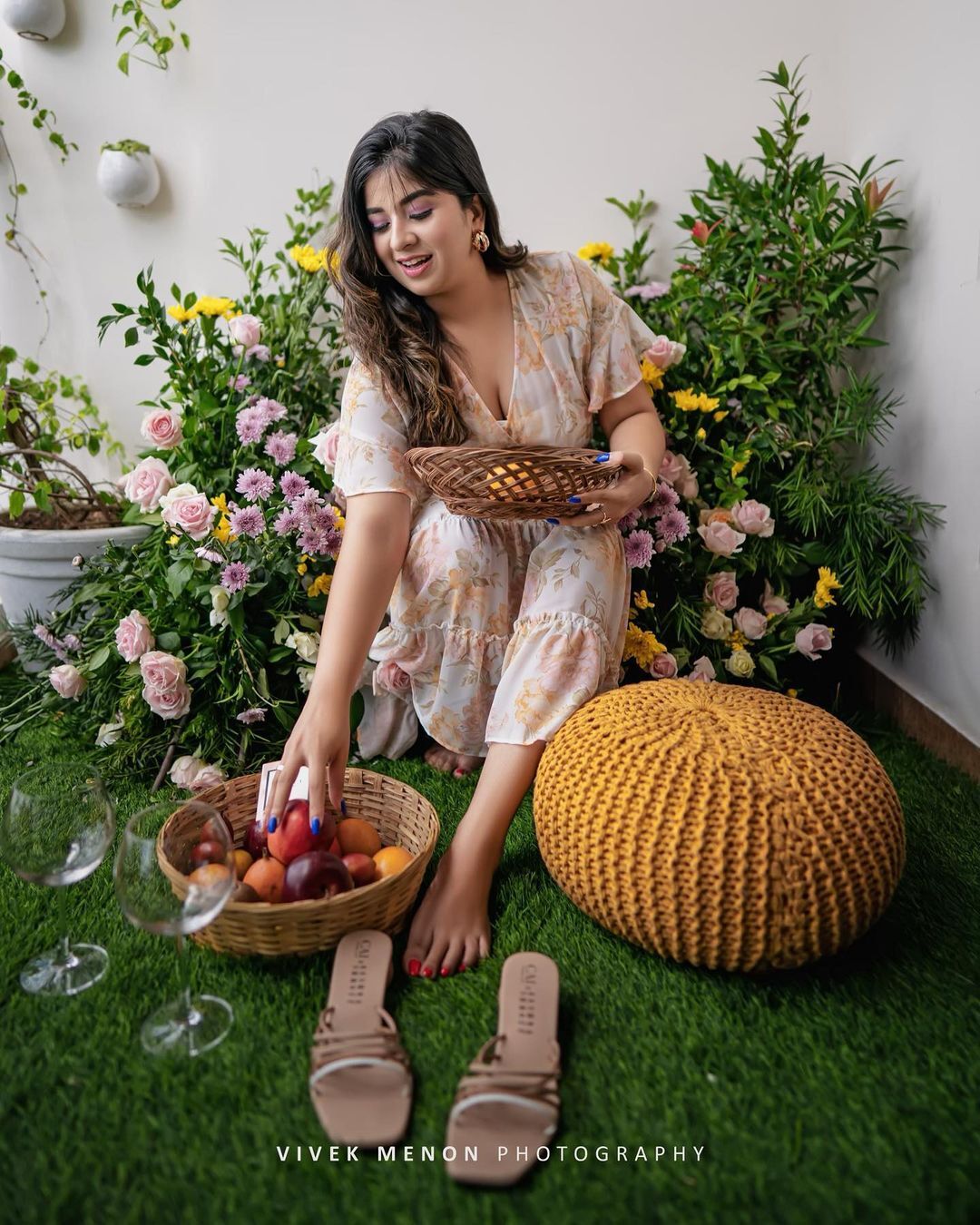 'ക്യൂട്ട് ബേബി ഡോൾ'; അപർണ തോമസിന്റെ ഗോർജ്യസ് ലുക്ക് വൻ വൈറൽ