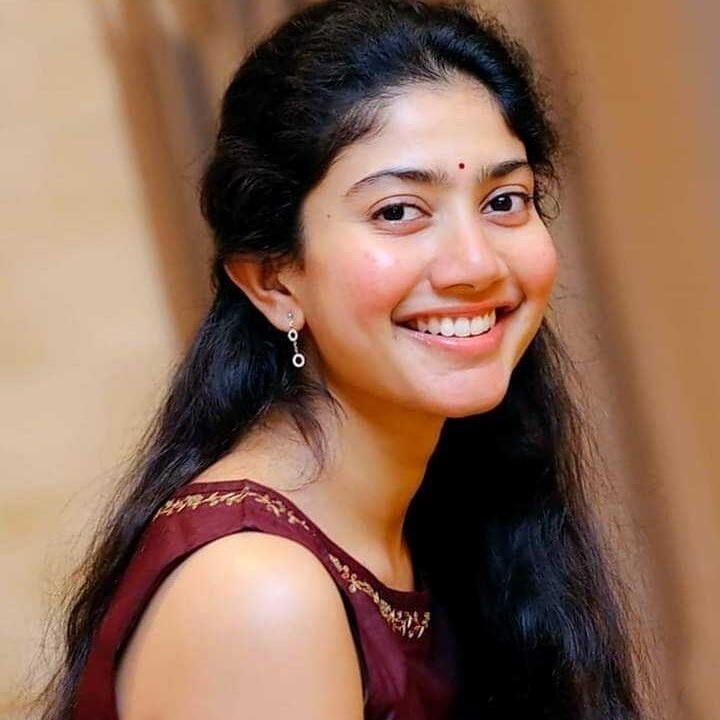 ഈ കരച്ചിലുകാരി കുഞ്ഞാവ ആരെന്ന് മനസ്സിലായോ? ഇന്ന് മനംമയക്കുന്ന സുന്ദരി, ചിത്രങ്ങൾ കാണാം