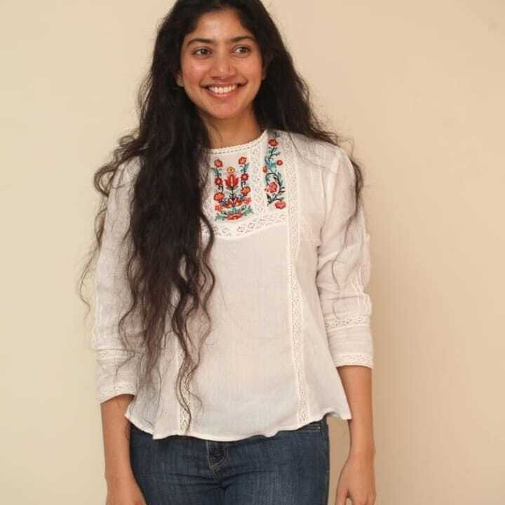 ഈ കരച്ചിലുകാരി കുഞ്ഞാവ ആരെന്ന് മനസ്സിലായോ? ഇന്ന് മനംമയക്കുന്ന സുന്ദരി, ചിത്രങ്ങൾ കാണാം