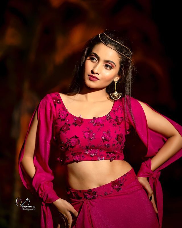 Deepika Pilli:రెచ్చిపోతున్న విజయవాడ భామ..అందానికి ఫ్యాన్స్ ఫిదా(ఫోటోలు)