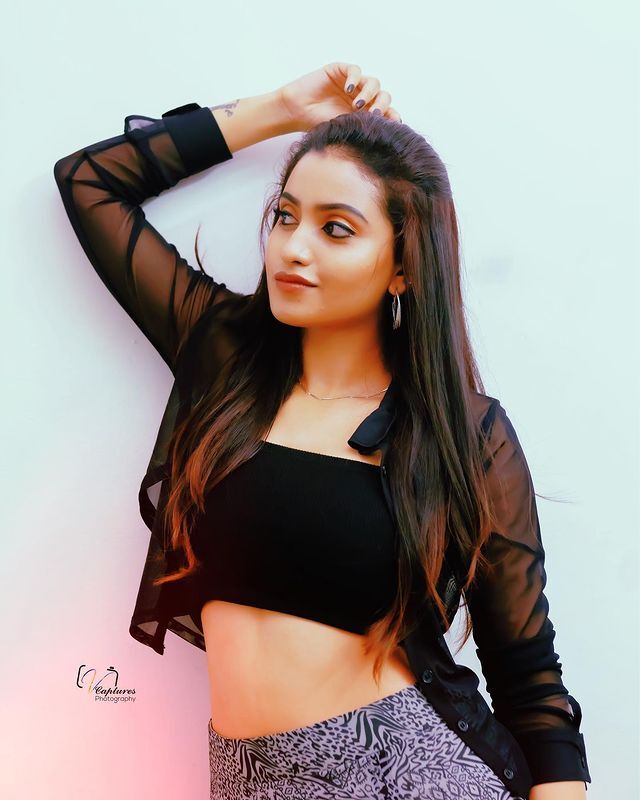 Deepika Pilli:రెచ్చిపోతున్న విజయవాడ భామ..అందానికి ఫ్యాన్స్ ఫిదా(ఫోటోలు)