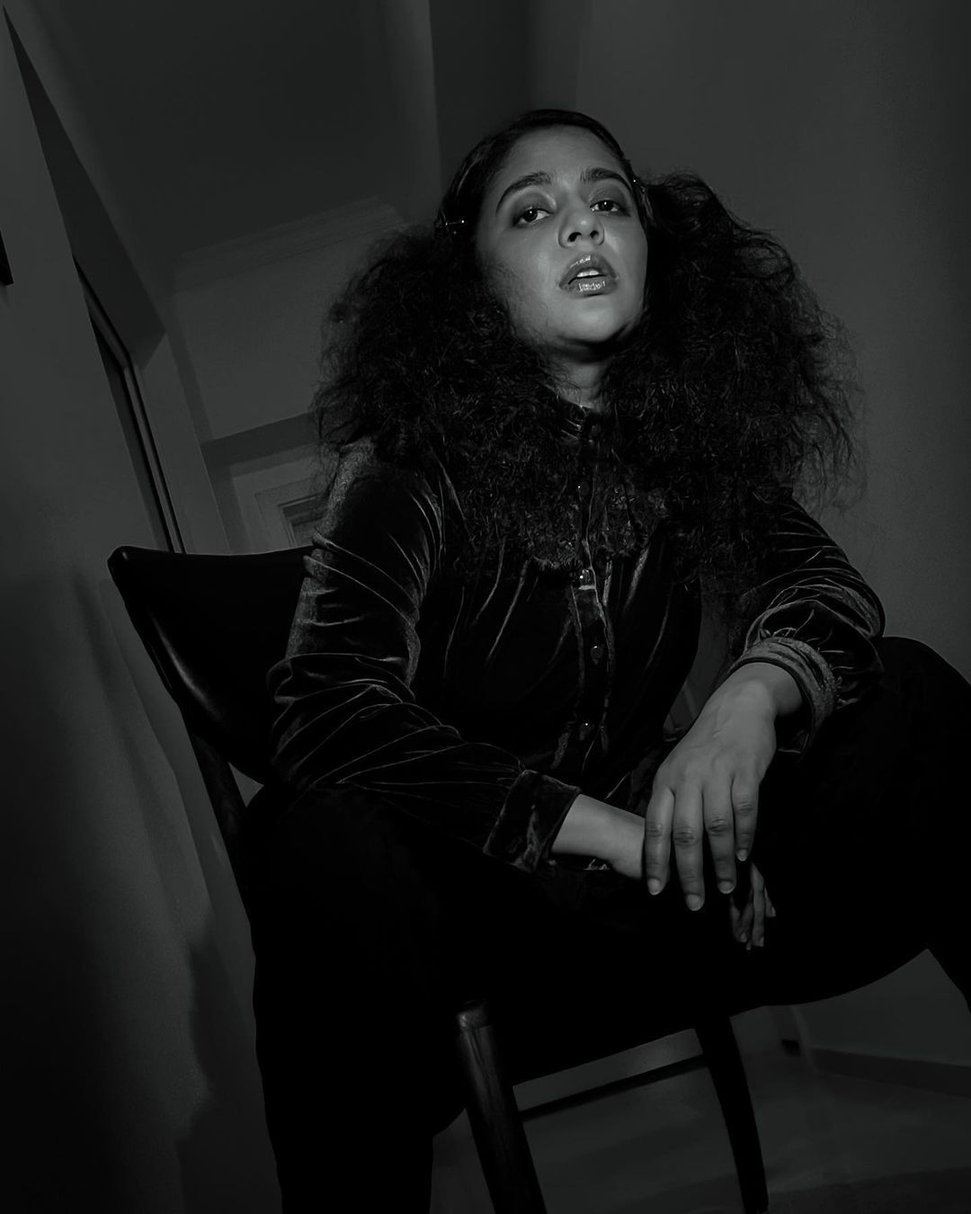 ഹോ.. മേക്കോവര്‍ ഒരു രക്ഷയുമില്ല; ശ്രിന്ദയുടെ ഫോട്ടോഷൂട്ട് ഏറ്റെടുത്ത് ആരാധകര്‍