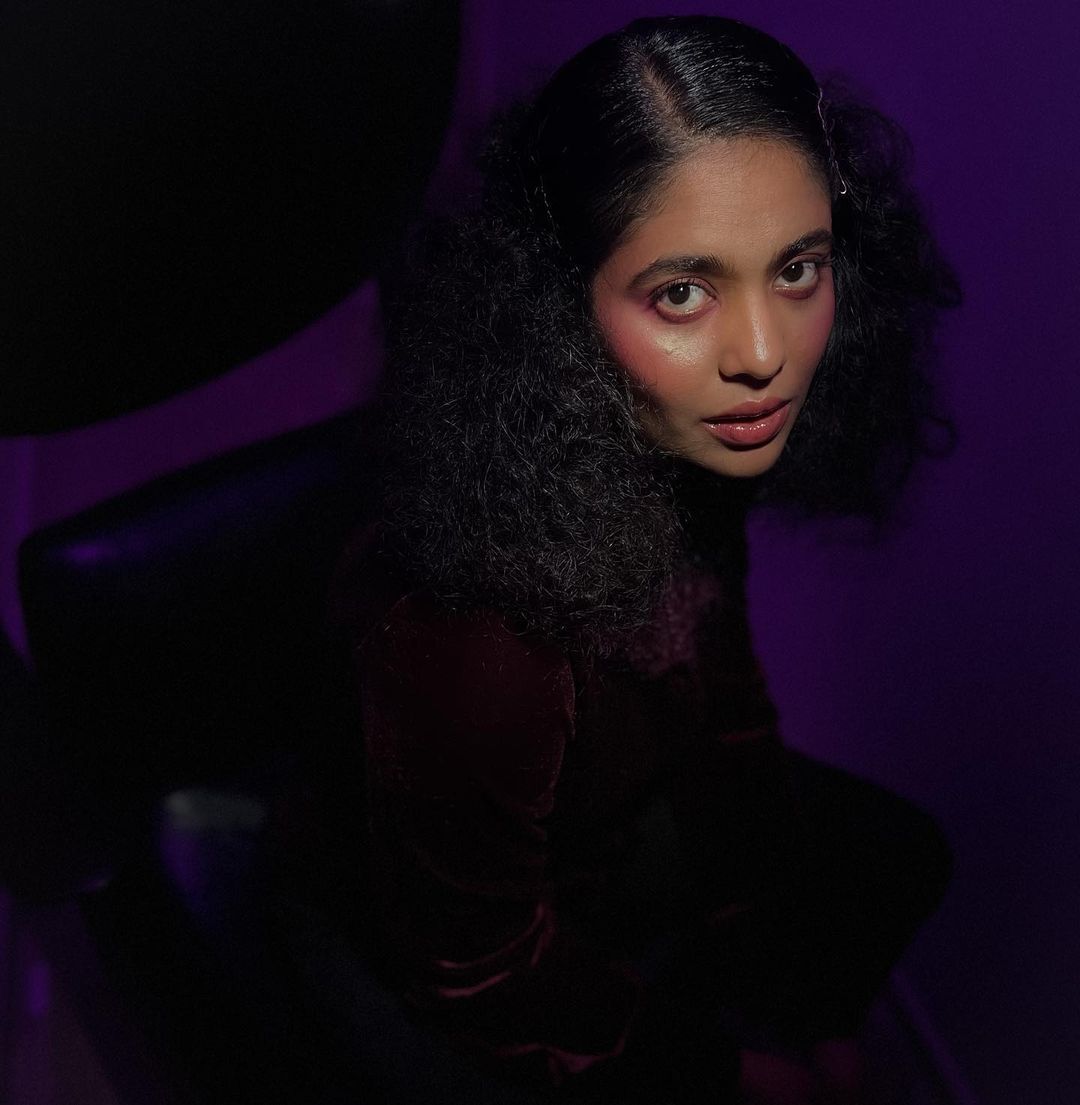 ഹോ.. മേക്കോവര്‍ ഒരു രക്ഷയുമില്ല; ശ്രിന്ദയുടെ ഫോട്ടോഷൂട്ട് ഏറ്റെടുത്ത് ആരാധകര്‍