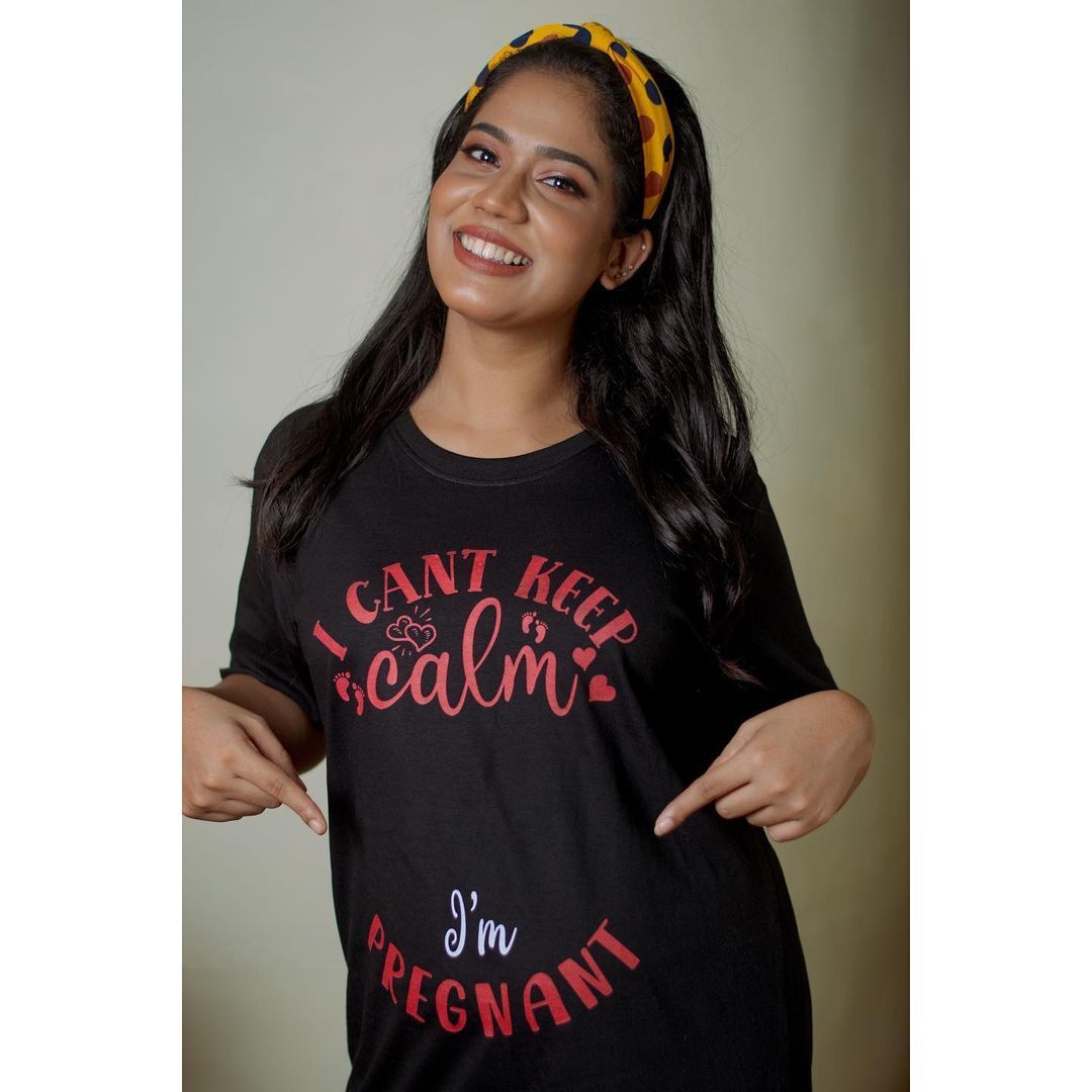 'കാത്തിരിപ്പിലാണ് ഞങ്ങള്‍'; പുതിയ സന്തോഷം പങ്കുവച്ച് കുടുംബ വിളക്ക് താരം ആതിര