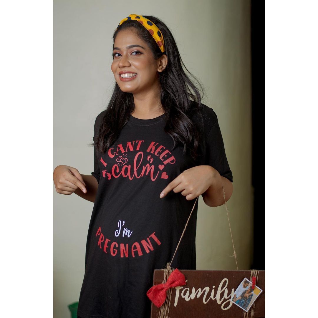 'കാത്തിരിപ്പിലാണ് ഞങ്ങള്‍'; പുതിയ സന്തോഷം പങ്കുവച്ച് കുടുംബ വിളക്ക് താരം ആതിര