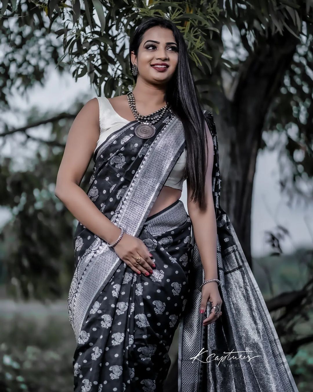 അയ്യോ... ഇത് ഒരു രക്ഷയുമില്ല; കിടിലന്‍ ഫോട്ടോഷൂട്ട്; ശരണ്യ ആനന്ദിന്റെ ഗ്ലാമറസ് ചിത്രങ്ങള്‍ വൈറല്‍