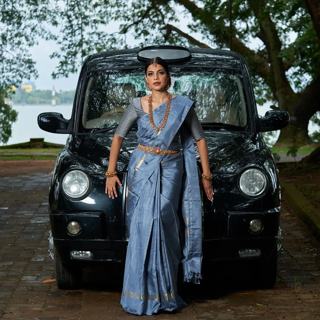 ശാന്തി വക്കീൽ എന്തിട്ടാലും ലുക്കല്ലേ!!... ദൃശ്യത്തിലെ വക്കീലിന്റെ സാരി ലുക്ക് ഏറ്റെടുത്ത് ആരാധകർ