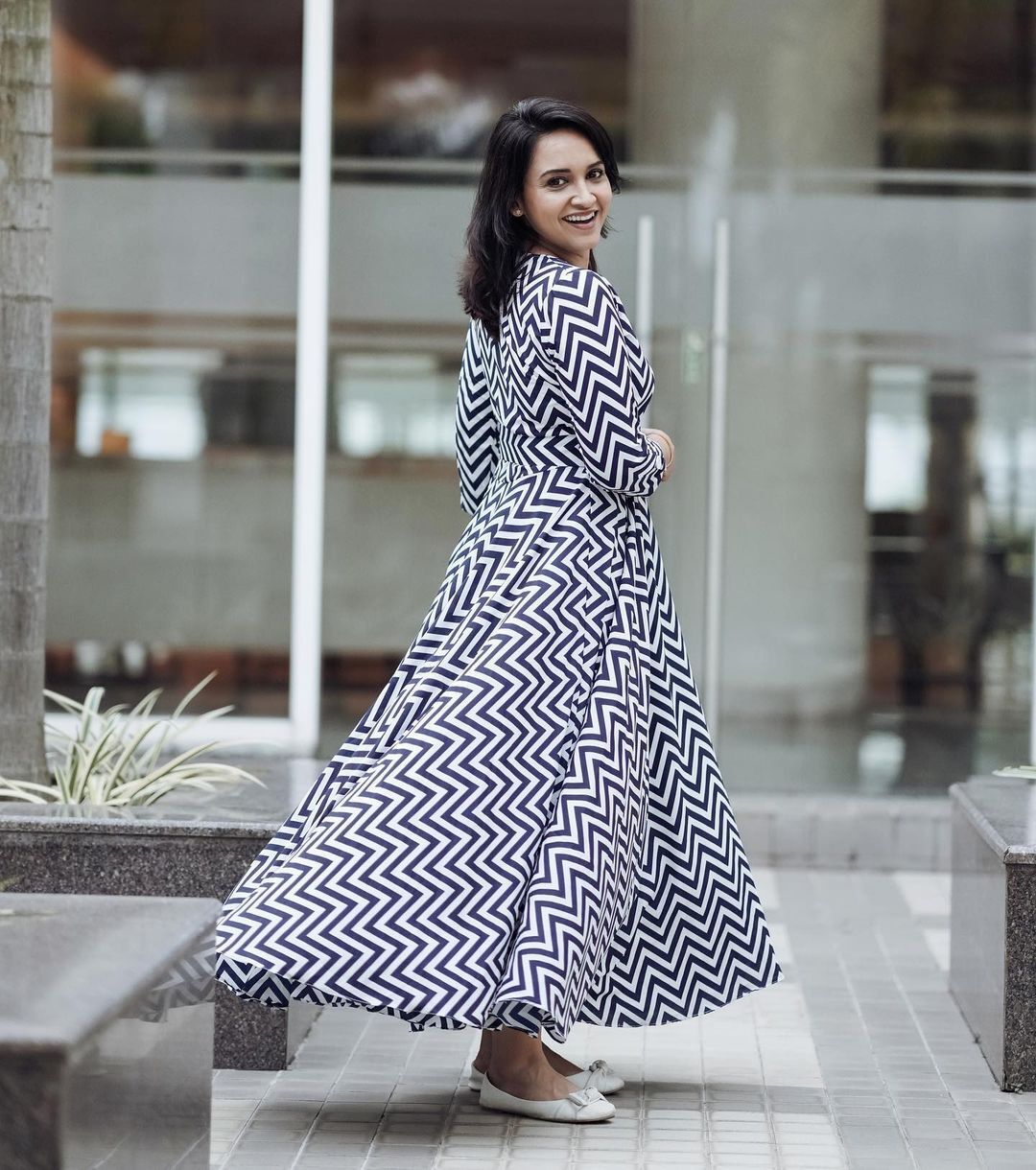 ഇത് ലേഡി മമ്മൂട്ടിക്ക് പഠിക്കുവാണോ? ലെനയുടെ പുതിയ ഫോട്ടോ ഷൂട്ട് വൈറൽ