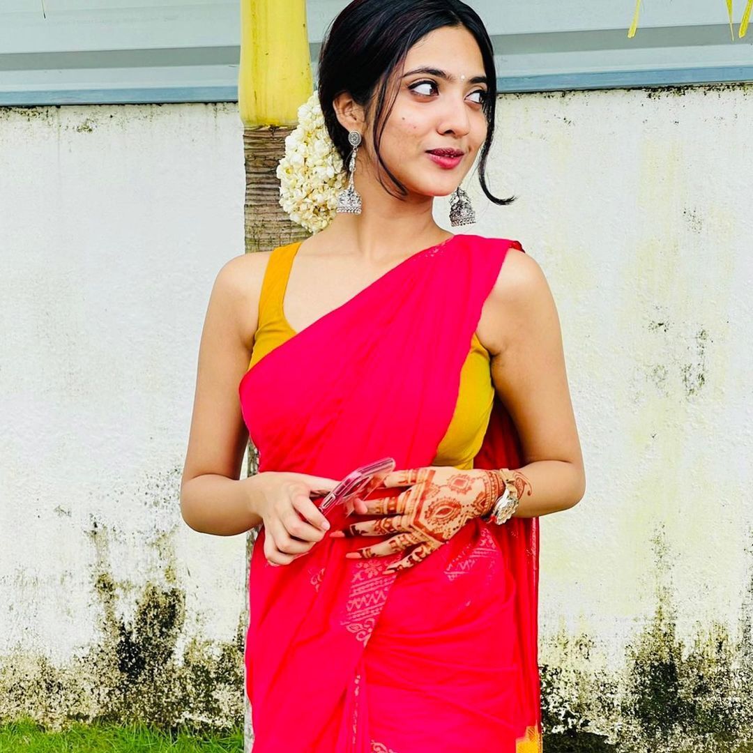 സാരിയില്‍ സുന്ദരിയായി നന്ദന വർമ്മ, ചിത്രങ്ങള്‍ കാണാം