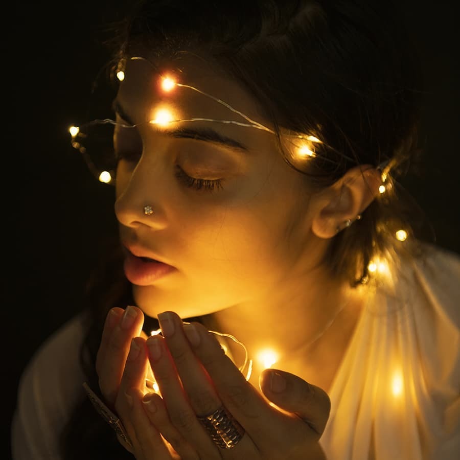 വീണ്ടും ഞെട്ടിക്കുന്ന ഫോട്ടോഷൂട്ടുമായി മാധുരി; ഹോട്ട് ലുക്കിലാണെന്ന് ആരാധകര്‍