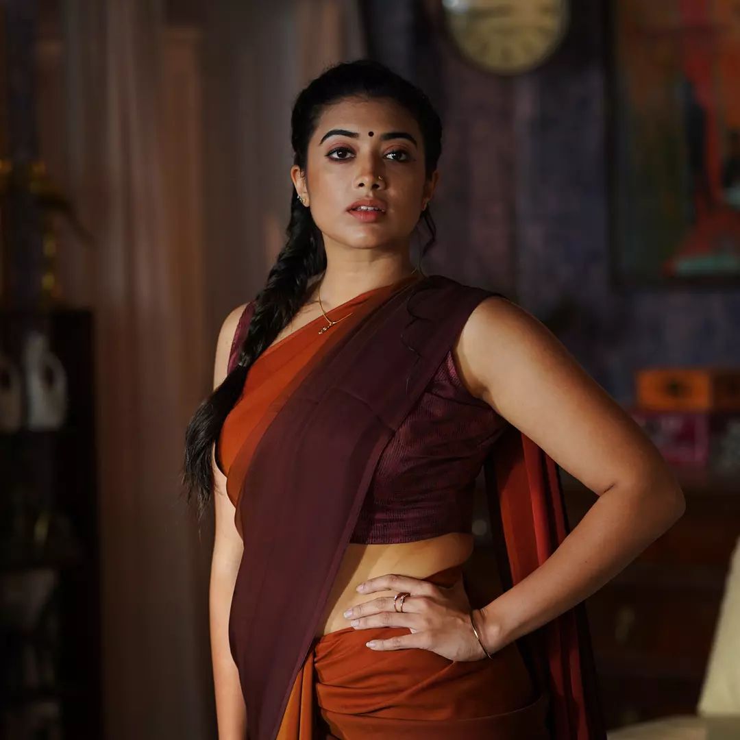 വീണ്ടും ഞെട്ടിക്കുന്ന ഫോട്ടോഷൂട്ടുമായി മാധുരി; ഹോട്ട് ലുക്കിലാണെന്ന് ആരാധകര്‍