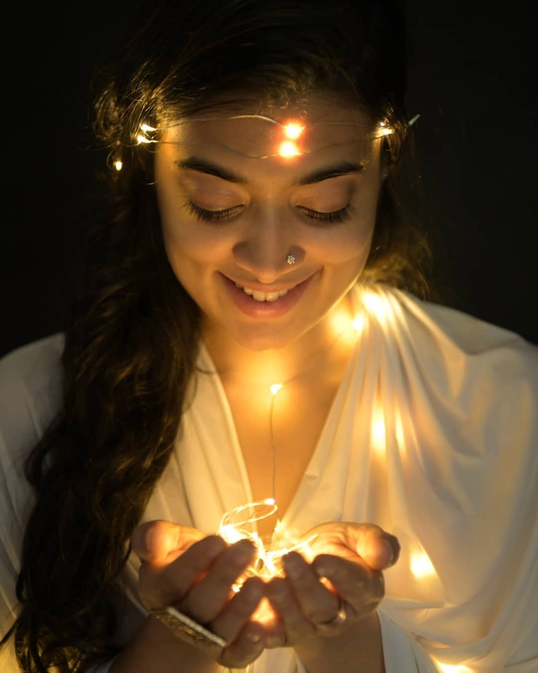 വീണ്ടും ഞെട്ടിക്കുന്ന ഫോട്ടോഷൂട്ടുമായി മാധുരി; ഹോട്ട് ലുക്കിലാണെന്ന് ആരാധകര്‍