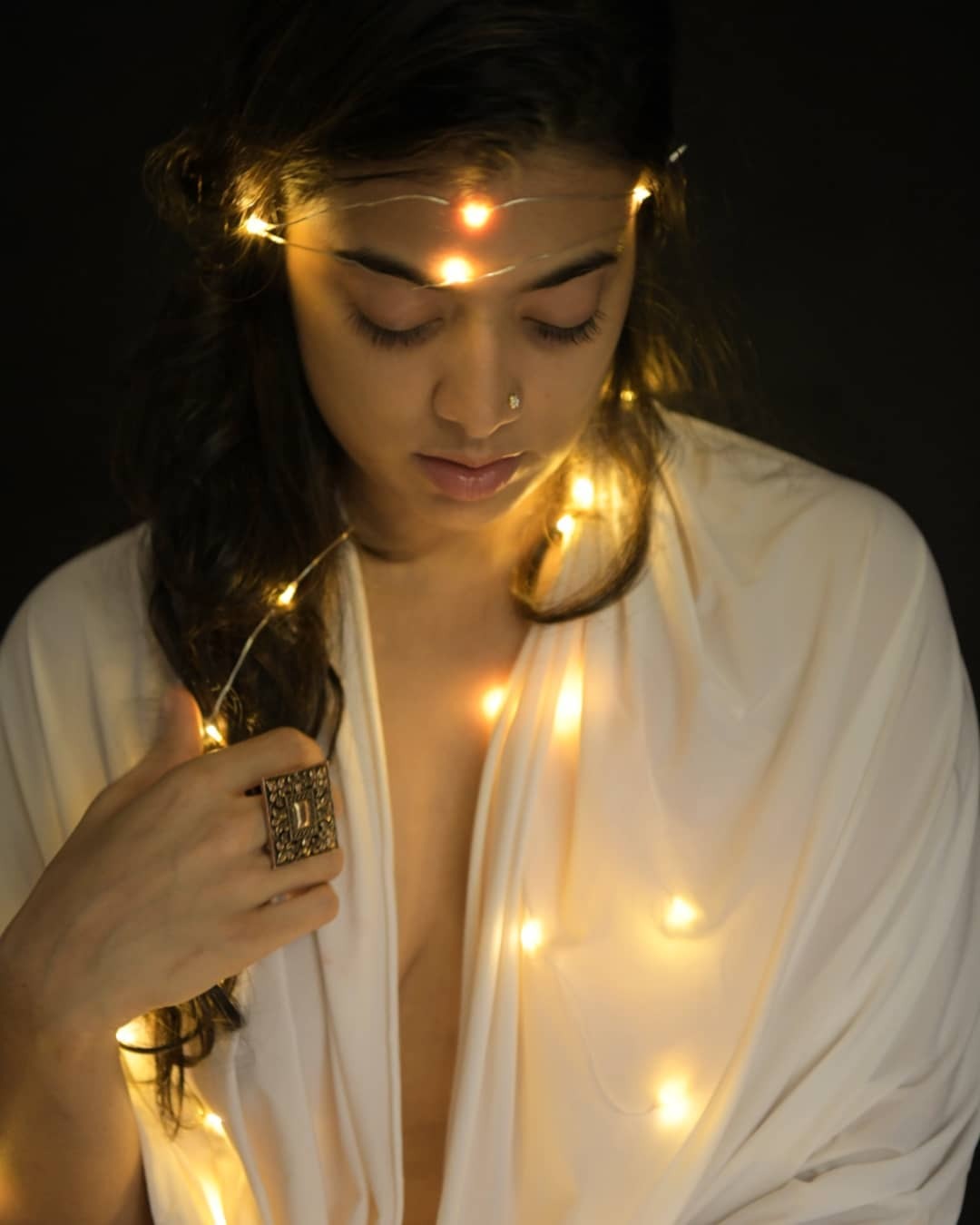 വീണ്ടും ഞെട്ടിക്കുന്ന ഫോട്ടോഷൂട്ടുമായി മാധുരി; ഹോട്ട് ലുക്കിലാണെന്ന് ആരാധകര്‍