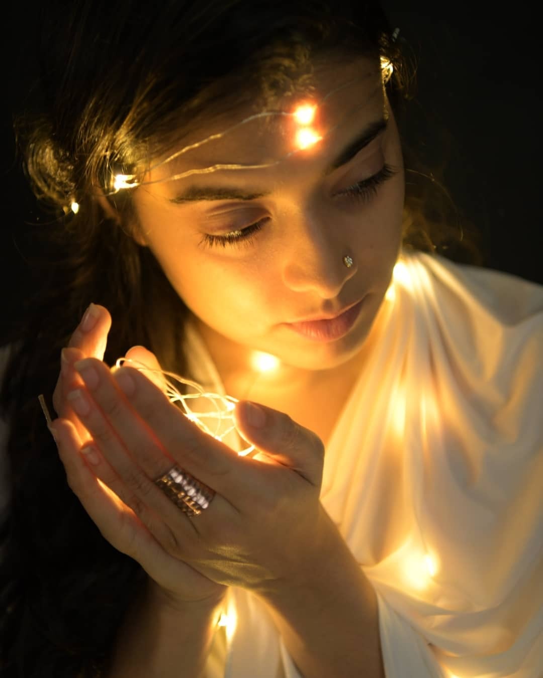 വീണ്ടും ഞെട്ടിക്കുന്ന ഫോട്ടോഷൂട്ടുമായി മാധുരി; ഹോട്ട് ലുക്കിലാണെന്ന് ആരാധകര്‍