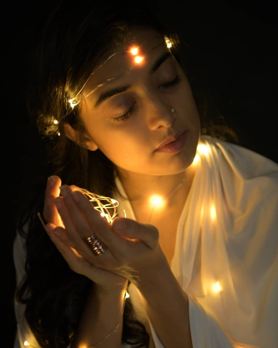 വീണ്ടും ഞെട്ടിക്കുന്ന ഫോട്ടോഷൂട്ടുമായി മാധുരി; ഹോട്ട് ലുക്കിലാണെന്ന് ആരാധകര്‍