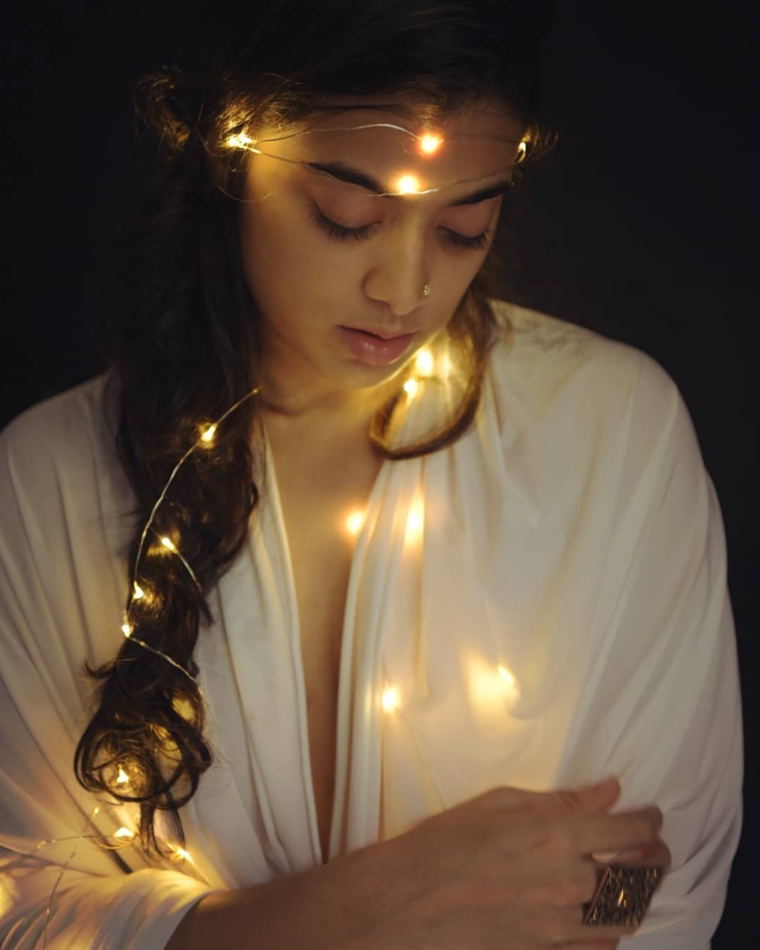 വീണ്ടും ഞെട്ടിക്കുന്ന ഫോട്ടോഷൂട്ടുമായി മാധുരി; ഹോട്ട് ലുക്കിലാണെന്ന് ആരാധകര്‍