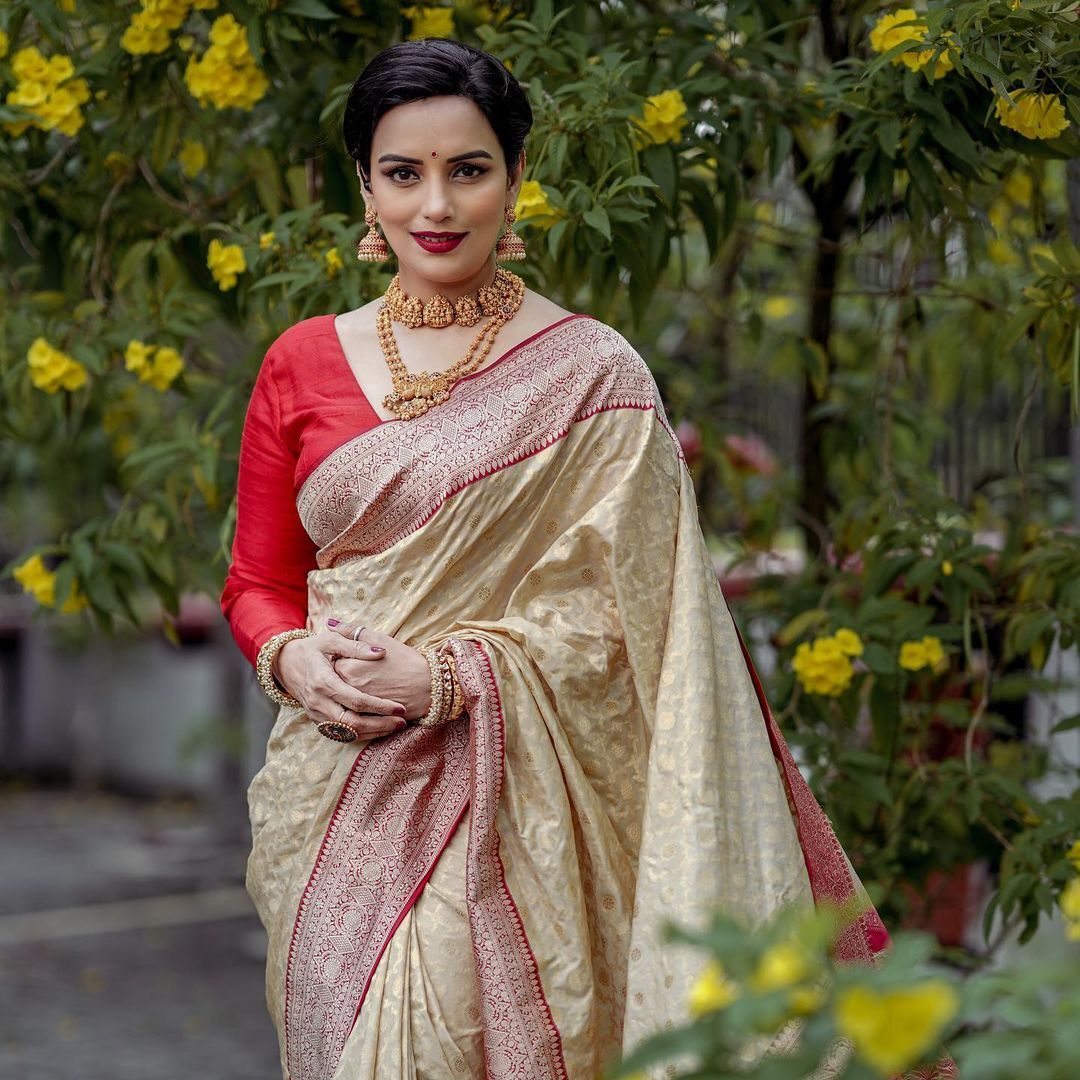 ബാഹുബലിയിലെ ശിവകാമി ദേവിയാണോ ഇത്; ശ്വേത മേനോന്റെ ഫോട്ടോഷൂട്ട് ഏറ്റെടുത്ത് ആരാധകര്‍