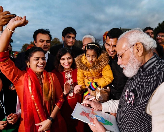 PM Modi Meets Indian community, in Scotland