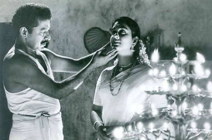 ഉമ്മറിനൊപ്പം നിൽക്കുന്ന ബാലതാരം ആരെന്ന് നോക്കൂ.... പ്രിയതാരം ഉർവ്വശിയുടെ അപൂർവ്വ ചിത്രങ്ങൾ