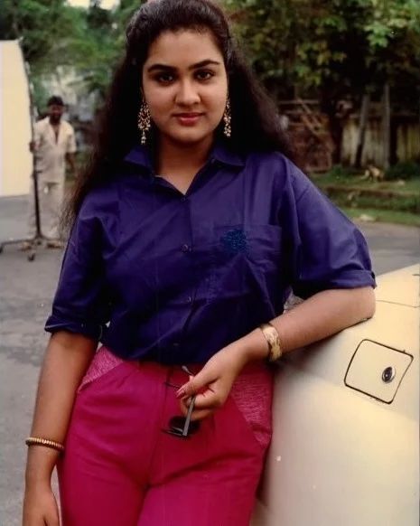 ഉമ്മറിനൊപ്പം നിൽക്കുന്ന ബാലതാരം ആരെന്ന് നോക്കൂ.... പ്രിയതാരം ഉർവ്വശിയുടെ അപൂർവ്വ ചിത്രങ്ങൾ