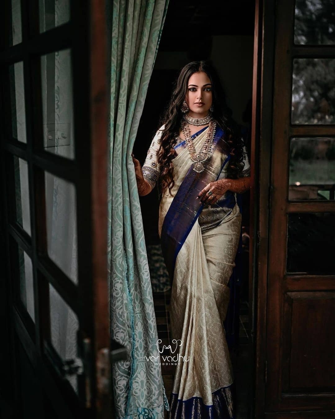 കല്യാണം അടിച്ച് പൊളിച്ച് ആഘോഷമാക്കി റബേക്ക, ചിത്രങ്ങൾ കാണാം