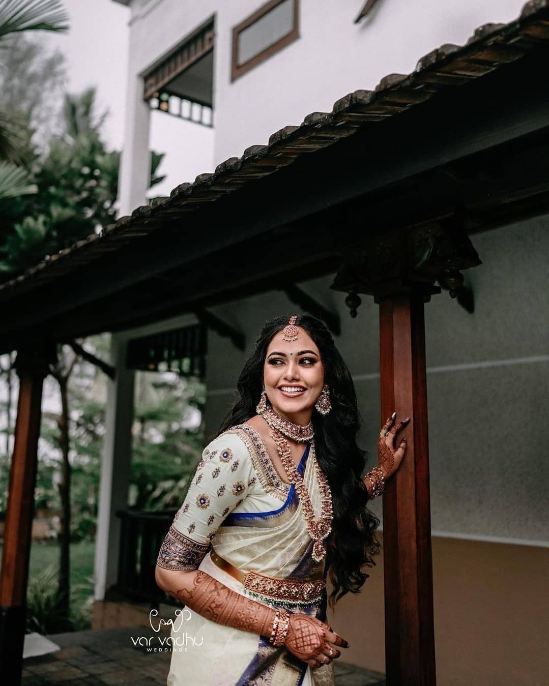 കല്യാണം അടിച്ച് പൊളിച്ച് ആഘോഷമാക്കി റബേക്ക, ചിത്രങ്ങൾ കാണാം