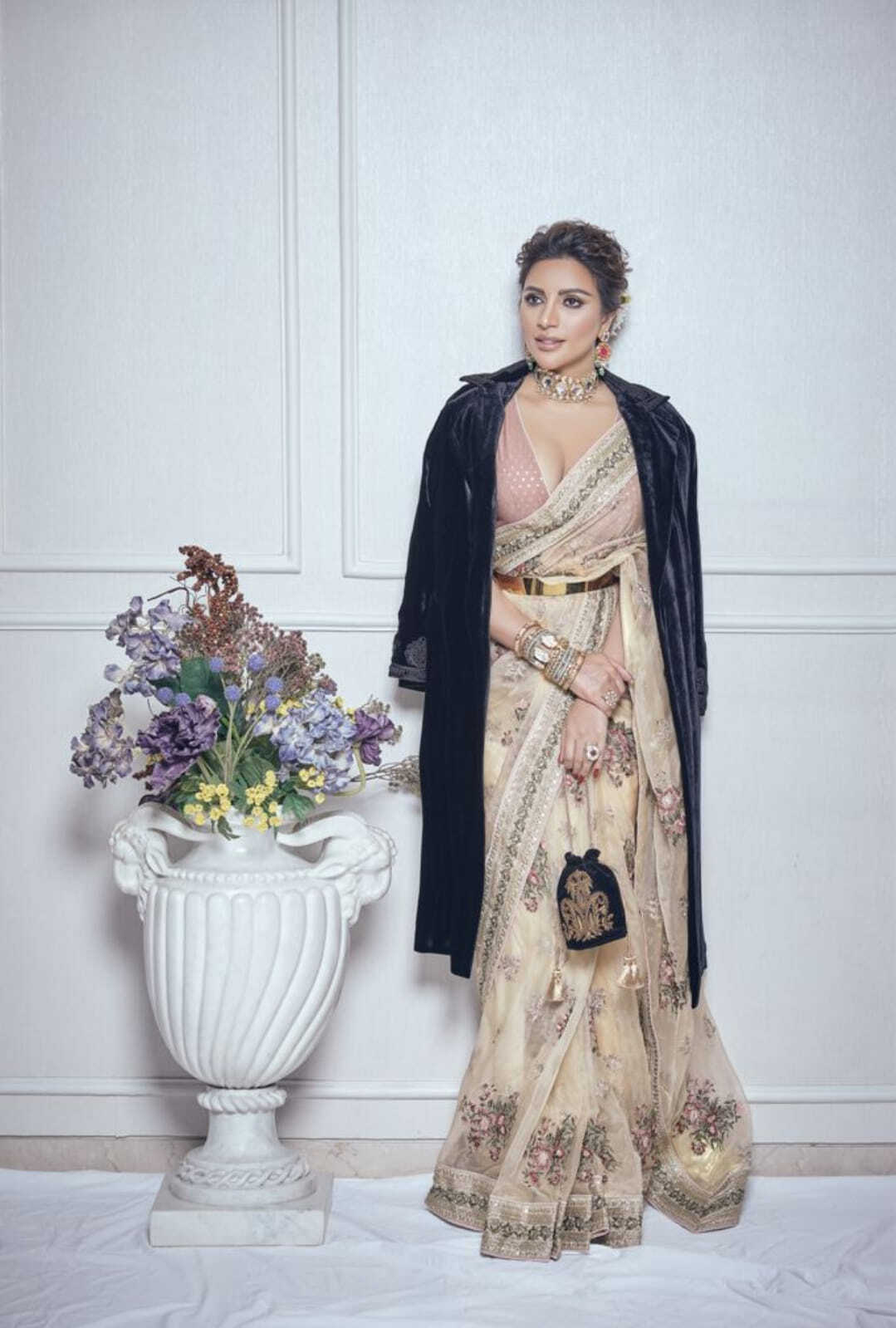 Shama Sikander:చీరలో ఎంత సెక్సీగా కనిపించాలో చూపిస్తోన్న భామ(ఫోటోలు)