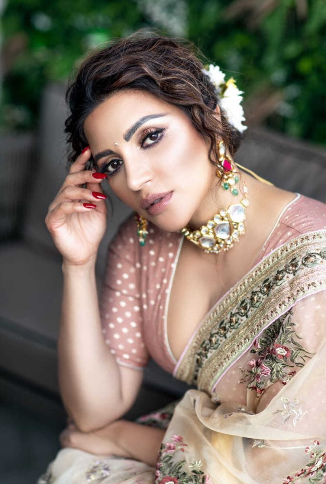 Shama Sikander:చీరలో ఎంత సెక్సీగా కనిపించాలో చూపిస్తోన్న భామ(ఫోటోలు)