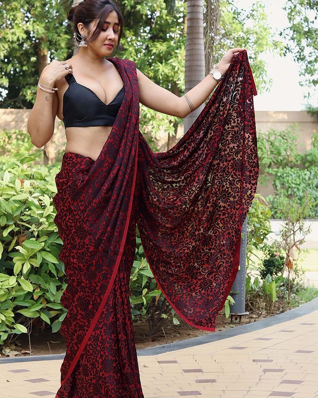 Sofia హాట్ క్లీవేజ్ షో.. హద్దులు దాటేసిన బ్యూటీ (ఫోటోలు)