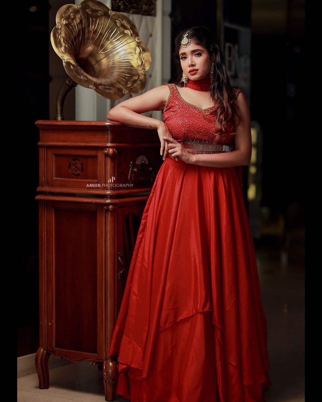 എന്തൊരു ഗ്ലാമറാണിത് അലസാന്‍ഡ്ര; പുതുപുത്തന്‍ മേക്കോവര്‍ ഏറ്റെടുത്ത് സോഷ്യല്‍ മീഡിയ