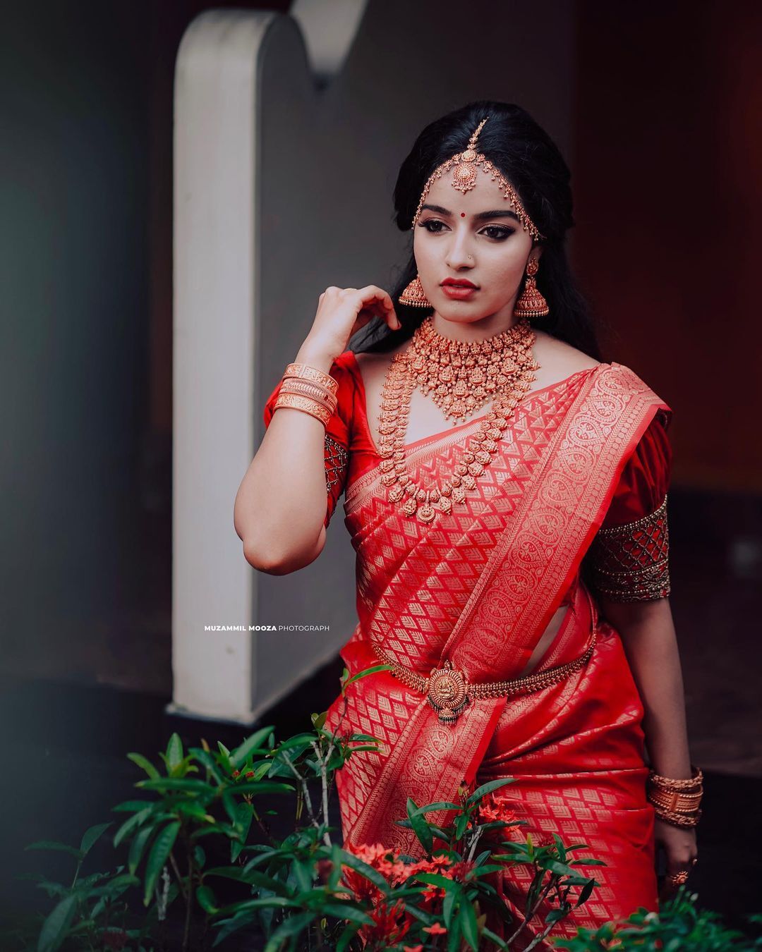 'സ്ത്രീത്വം വിളങ്ങുന്ന മുഖം, അഴിഞ്ഞു വീണ കേശഭാരം'..ഇത് ലാലേട്ടൻ പറഞ്ഞ ലുക്ക് അല്ലേ?.. ഞെട്ടിച്ച് മാളവിക