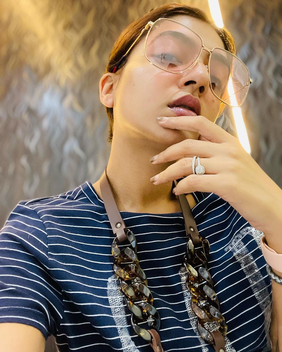   'നസ്രിയയുടെ ക്യൂട്ട്നെസ് ഒന്നും അങ്ങനെ പൊയ്പോകൂല'; പുതിയ ഡോൾ ലുക്ക് വൈറൽ