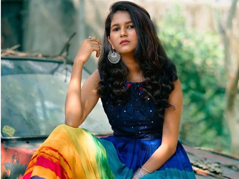ലച്ചു മോളെ തിരിച്ചു വരവ് ഗംഭീരമാക്കണേ..: മാസങ്ങള്‍ക്ക് ശേഷം പുത്തന്‍ ചിത്രം പങ്കുവെച്ച് ജൂഹി റുസ്തഗി