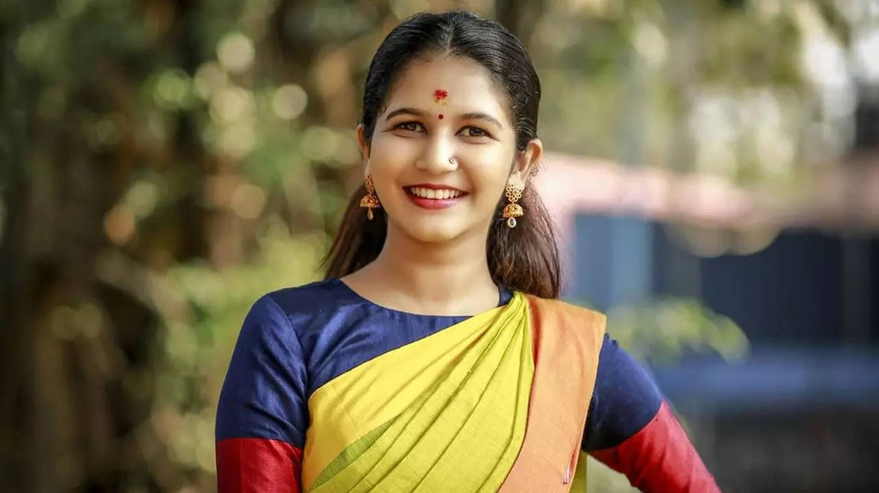 ലച്ചു മോളെ തിരിച്ചു വരവ് ഗംഭീരമാക്കണേ..: മാസങ്ങള്‍ക്ക് ശേഷം പുത്തന്‍ ചിത്രം പങ്കുവെച്ച് ജൂഹി റുസ്തഗി
