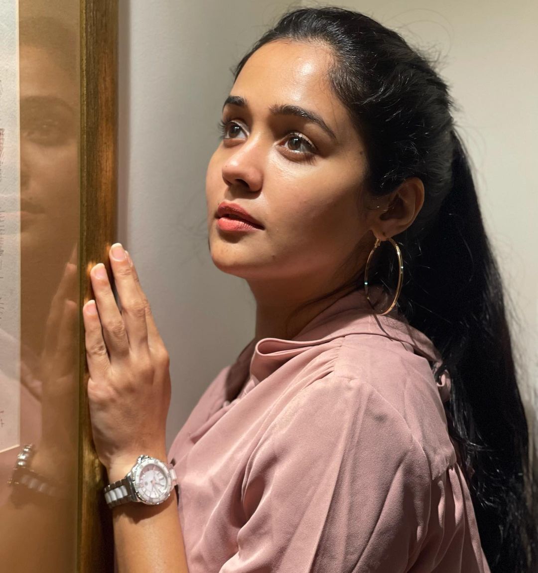 ഇത് പൊളിച്ചല്ലോ അനന്യക്കൂട്ടീ..: നടി അനന്യയുടെ പുതിയ ഫോട്ടോഷൂട്ട് വൈറലാവുന്നു