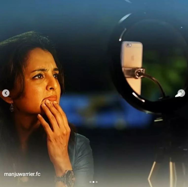 കഥ പറയും കണ്ണുകള്‍: ആരാധകർക്കിടയില്‍ തരംഗമായി മഞ്ജുവിന്റെ പുതിയ ചിത്രങ്ങള്‍