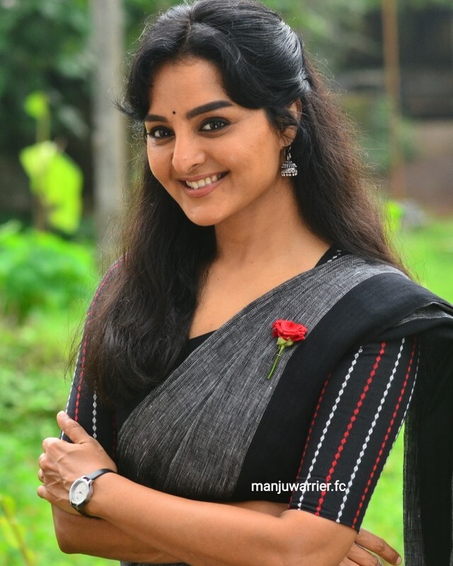 കഥ പറയും കണ്ണുകള്‍: ആരാധകർക്കിടയില്‍ തരംഗമായി മഞ്ജുവിന്റെ പുതിയ ചിത്രങ്ങള്‍